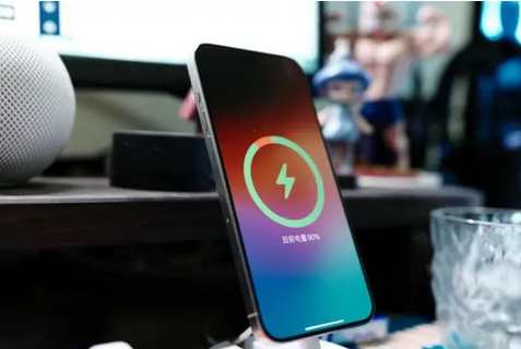 依安苹果15换屏服务分享用什么充电器给iPhone15充电更好 